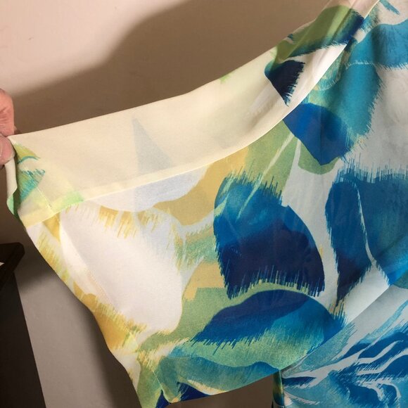 Dive into Style: Your Must-Have Watercolor Floral Kaftan Cover-Up! - Picture 3 of 8